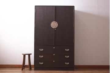 中古　国産　高級品　総桐材　木肌と金具のコントラストが美しい上品な2WAY重ね桐箪笥(和タンス、衣装箪笥、衣装盆付き、桐たんす)(R-039622)