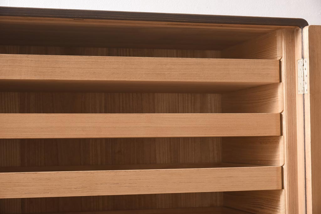 中古　国産　高級品　総桐材　木肌と金具のコントラストが美しい上品な2WAY重ね桐箪笥(和タンス、衣装箪笥、衣装盆付き、桐たんす)(R-039622)