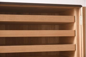 中古　国産　高級品　総桐材　木肌と金具のコントラストが美しい上品な2WAY重ね桐箪笥(和タンス、衣装箪笥、衣装盆付き、桐たんす)(R-039622)