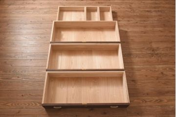 中古　国産　高級品　総桐材　木肌と金具のコントラストが美しい上品な2WAY重ね桐箪笥(和タンス、衣装箪笥、衣装盆付き、桐たんす)(R-039622)