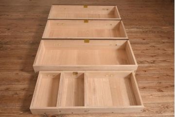 中古　国産　高級品　総桐材　木肌と金具のコントラストが美しい上品な2WAY重ね桐箪笥(和タンス、衣装箪笥、衣装盆付き、桐たんす)(R-039622)