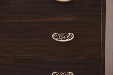 中古　国産　高級品　総桐材　木肌と金具のコントラストが美しい上品な2WAY重ね桐箪笥(和タンス、衣装箪笥、衣装盆付き、桐たんす)(R-039622)