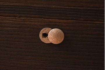 中古　国産　高級品　総桐材　木肌と金具のコントラストが美しい上品な2WAY重ね桐箪笥(和タンス、衣装箪笥、衣装盆付き、桐たんす)(R-039622)