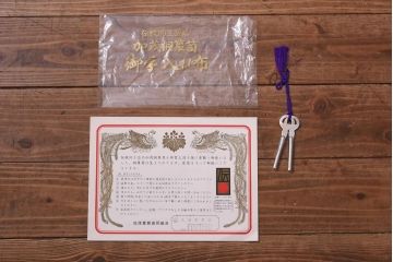 中古　伝統工芸品　梅の意匠金具がアクセントになった2WAY重ね加茂総桐箪笥(総桐たんす、和タンス、衣装箪笥、衣装盆付き)(定価約120万円)(R-039623)