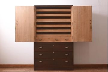中古　伝統工芸品　梅の意匠金具がアクセントになった2WAY重ね加茂総桐箪笥(総桐たんす、和タンス、衣装箪笥、衣装盆付き)(定価約120万円)(R-039623)