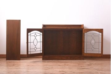 中古　三越家具　Brugge(ブルージュ)　ステンドグラスが上品なサイドボード(サイドキャビネット、戸棚、収納棚)(定価約17万円)(R-039624)