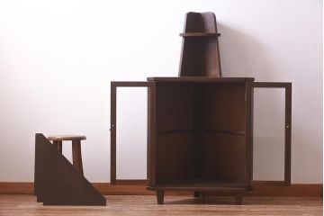 アンティーク家具　和製アンティーク　昭和中期　ナラ材製　洋風な空間におすすめなコーナーキャビネット(棚、戸棚、収納棚)(R-039625)
