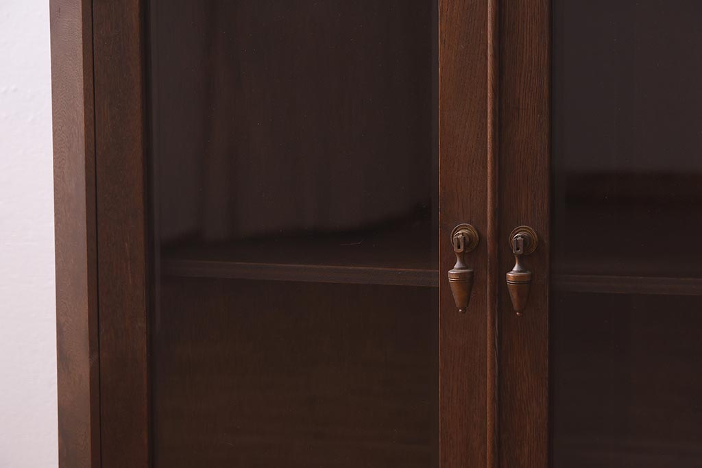 アンティーク家具　和製アンティーク　昭和中期　ナラ材製　洋風な空間におすすめなコーナーキャビネット(棚、戸棚、収納棚)(R-039625)