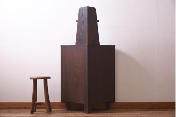 アンティーク家具　和製アンティーク　昭和中期　ナラ材製　洋風な空間におすすめなコーナーキャビネット(棚、戸棚、収納棚)(R-039625)