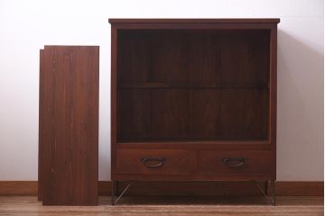 アンティーク家具　和製アンティーク　リメイク　当店オリジナルガラス　花菱ガラス　鉄脚がおしゃれなキャビネット(戸棚、収納棚)(R-039626)