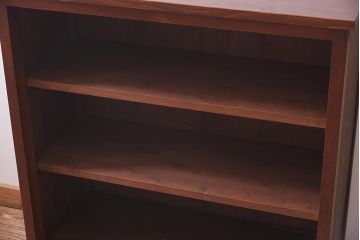 アンティーク家具　和製アンティーク　リメイク　当店オリジナルガラス　麻の葉ガラス　脚付き　ノスタルジックな雰囲気漂うキャビネット(戸棚、収納棚)(R-039627)