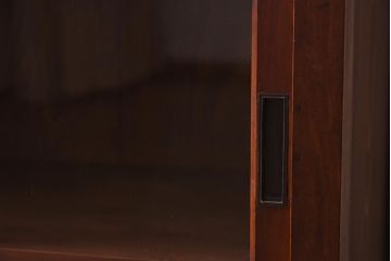 アンティーク家具　和製アンティーク　リメイク　当店オリジナルガラス　麻の葉ガラス　脚付き　ノスタルジックな雰囲気漂うキャビネット(戸棚、収納棚)(R-039627)