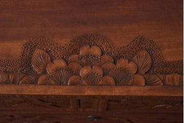 ビンテージ家具　中古　伝統工芸　軽井沢彫り　和空間を高める桜の浮き彫りのビンテージチェスト(引き出し)(R-039629)