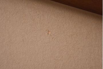 ヴィンテージ家具　イギリスビンテージ　G-PLAN(ジープラン)　タイルトップがおしゃれなペイントキャビネット(R-039631)