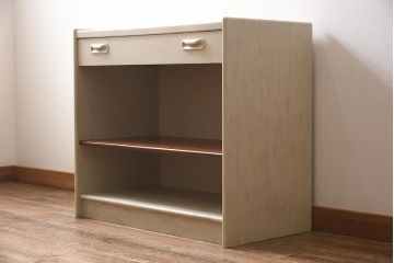 ヴィンテージ家具　イギリスビンテージ　G-PLAN(ジープラン)　タイルトップがおしゃれなペイントキャビネット(R-039631)