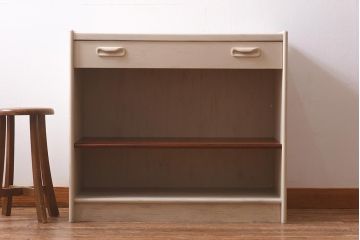ヴィンテージ家具　イギリスビンテージ　G-PLAN(ジープラン)　タイルトップがおしゃれなペイントキャビネット(R-039631)