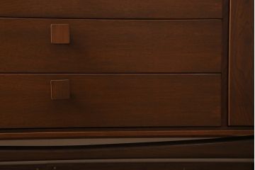 ヴィンテージ家具　G-PLAN(ジープラン)　Danishシリーズ　チーク材　スクエアの取っ手がお洒落なサイドボード(サイドキャビネット、ビンテージ)(R-039633)