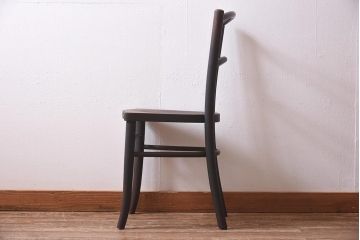 アンティーク家具　イギリスアンティーク　座面の彫がおしゃれなベントウッドチェア(ダイニングチェア、イス、板座チェア)(R-039635)