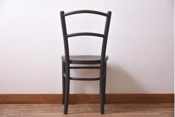 アンティーク家具　イギリスアンティーク　座面の彫がおしゃれなベントウッドチェア(ダイニングチェア、イス、板座チェア)(R-039635)