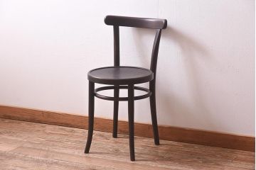 アンティーク家具　イギリスアンティーク　座面の彫がおしゃれなベントウッドチェア(ダイニングチェア、イス、板座チェア)(R-039636)