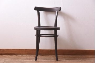 アンティーク家具　イギリスアンティーク　座面の彫がおしゃれなベントウッドチェア(ダイニングチェア、イス、板座チェア)(R-039636)