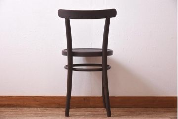 アンティーク家具　イギリスアンティーク　座面の彫がおしゃれなベントウッドチェア(ダイニングチェア、イス、板座チェア)(R-039636)