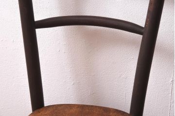 アンティーク家具　イギリスアンティーク　座面の装飾が目をひく素朴な佇まいのベントウッドチェア(ダイニングチェア、イス、板座チェア)(R-039638)
