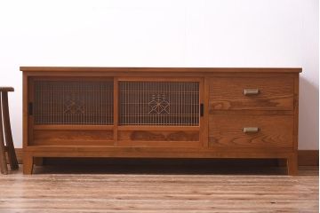 ラフジュ工房オリジナル　古建具リメイク　五七の桐紋　組子　上品な和の雰囲気が魅力的なテレビ台(ローボード、収納棚、テレビボード、書院戸)(R-039640)