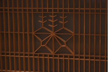 ラフジュ工房オリジナル　古建具リメイク　五七の桐紋　組子　上品な和の雰囲気が魅力的なテレビ台(ローボード、収納棚、テレビボード、書院戸)(R-039640)