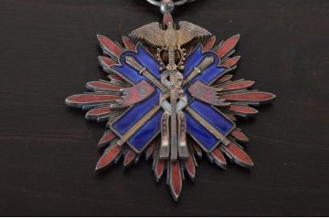 功五級金鵄章　勲章　メダル　箱付き　旧日本軍　戦争　軍物(R-039643)