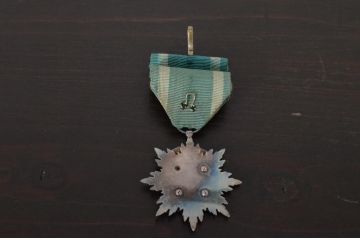 功五級金鵄章　勲章　メダル　箱付き　旧日本軍　戦争　軍物(R-039643)