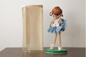 レトロ雑貨　水玉模様の洋服がかわいらしい昭和レトロなポーズ人形(文化人形)(R-039659)