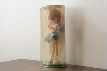 レトロ雑貨　水玉模様の洋服がかわいらしい昭和レトロなポーズ人形(文化人形)(R-039659)