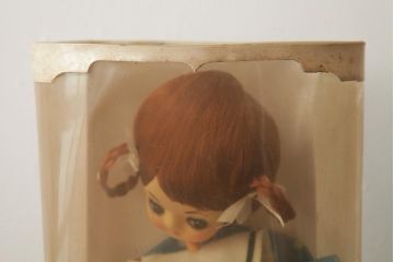 レトロ雑貨　水玉模様の洋服がかわいらしい昭和レトロなポーズ人形(文化人形)(R-039659)