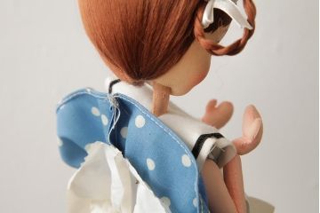 レトロ雑貨　水玉模様の洋服がかわいらしい昭和レトロなポーズ人形(文化人形)(R-039659)