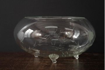 アンティーク雑貨　和製アンティーク　花蝶図　シックな雰囲気漂うガラス水盤(水鉢、睡蓮鉢、金魚鉢、花器)(R-039660)