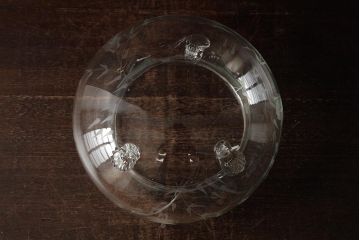 アンティーク雑貨　和製アンティーク　花蝶図　シックな雰囲気漂うガラス水盤(水鉢、睡蓮鉢、金魚鉢、花器)(R-039660)