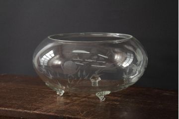 アンティーク雑貨　和製アンティーク　花蝶図　シックな雰囲気漂うガラス水盤(水鉢、睡蓮鉢、金魚鉢、花器)(R-039660)