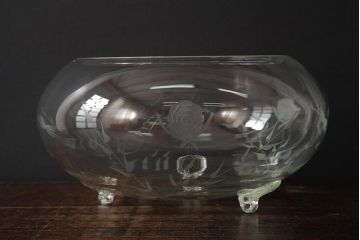 アンティーク雑貨　和製アンティーク　花蝶図　シックな雰囲気漂うガラス水盤(水鉢、睡蓮鉢、金魚鉢、花器)(R-039660)