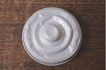 レトロ雑貨　丸みを帯びたシルエットがレトロなガラス瓶(ガラスビン、角瓶)(R-039661)