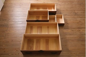アンティーク家具　前面欅(ケヤキ)材共縁　和の雰囲気づくりに活躍する重ね会津箪笥(衣装箪笥、時代箪笥)(R-039665)