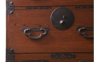 アンティーク家具　前面欅(ケヤキ)材共縁　和の雰囲気づくりに活躍する重ね会津箪笥(衣装箪笥、時代箪笥)(R-039665)