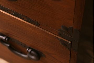 アンティーク家具　前面欅(ケヤキ)材共縁　和の雰囲気づくりに活躍する重ね会津箪笥(衣装箪笥、時代箪笥)(R-039665)