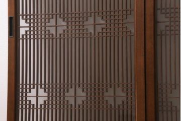 ラフジュ工房オリジナル　古建具リメイク　繊細な雰囲気漂う組子書院戸のキャビネット(戸棚、リビングボード)(R-039666)