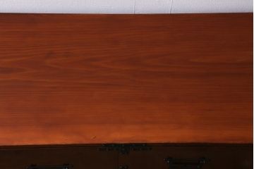 アンティーク家具　上手物!　前面欅(ケヤキ)材共縁　漆塗り　朱雀玄武 巾着金具　最高級大川箪笥(和箪笥、時代箪笥)(R-039667)