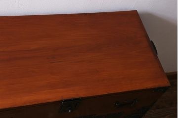 アンティーク家具　上手物!　前面欅(ケヤキ)材共縁　漆塗り　朱雀玄武 巾着金具　最高級大川箪笥(和箪笥、時代箪笥)(R-039667)