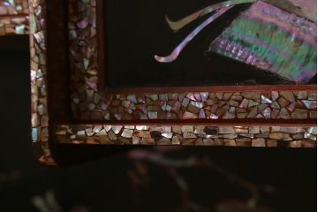 アンティーク家具　時代物　工芸品　螺鈿　弌徹作　花鳥図　高級感溢れる見事なつくりの茶棚(飾棚、飾り棚)(R-039668)