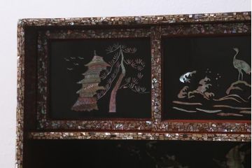 アンティーク家具　時代物　工芸品　螺鈿　弌徹作　花鳥図　高級感溢れる見事なつくりの茶棚(飾棚、飾り棚)(R-039668)