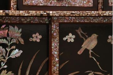 アンティーク家具　時代物　工芸品　螺鈿　弌徹作　花鳥図　高級感溢れる見事なつくりの茶棚(飾棚、飾り棚)(R-039668)