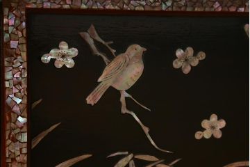 アンティーク家具　時代物　工芸品　螺鈿　弌徹作　花鳥図　高級感溢れる見事なつくりの茶棚(飾棚、飾り棚)(R-039668)